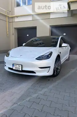 Tesla Model 3 2022 - пробіг 11 тис. км