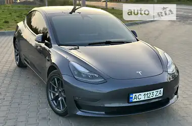 Tesla Model 3 2021 - пробіг 95 тис. км