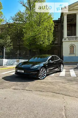 Tesla Model 3  2018 - пробег 73 тыс. км