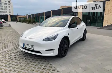 Tesla Model Y  2021 - пробіг 68 тис. км
