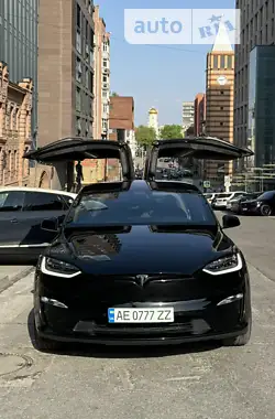 Tesla Model X 2022 - пробіг 15 тис. км