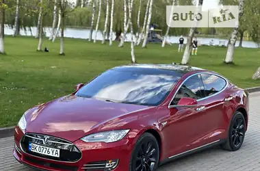 Tesla Model S 2015 - пробіг 49 тис. км