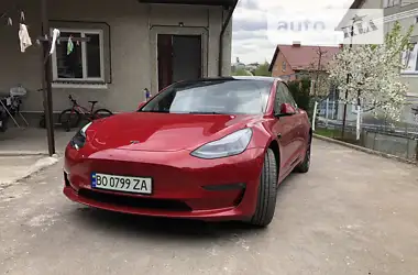 Tesla Model 3 2021 - пробег 40 тыс. км