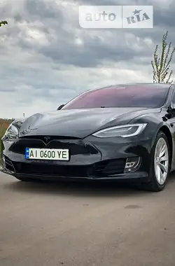 Tesla Model S 2016 - пробіг 71 тис. км