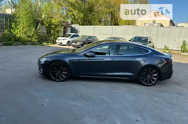 Tesla Model S 2015 - пробіг 181 тис. км