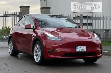 Tesla Model Y  2023 - пробіг 2 тис. км