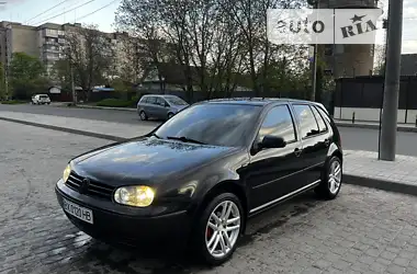 Volkswagen Golf 2002 - пробег 228 тыс. км