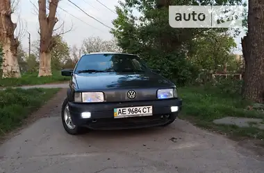 Volkswagen Passat 1988 - пробіг 328 тис. км
