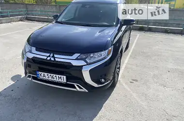 Mitsubishi Outlander 2020 - пробег 72 тыс. км