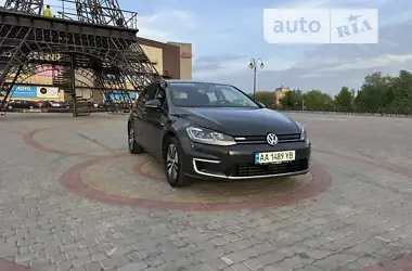 Volkswagen e-Golf 2020 - пробег 35 тыс. км