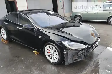 Tesla Model S 2016 - пробіг 221 тис. км