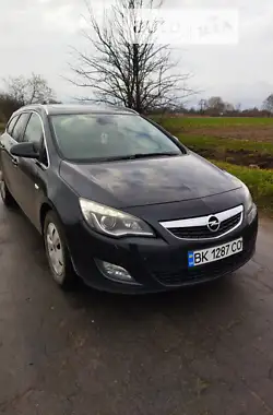 Opel Astra 2011 - пробіг 250 тис. км