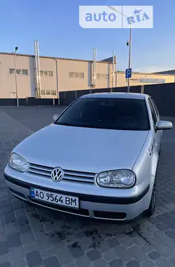 Volkswagen Golf 1998 - пробег 300 тыс. км