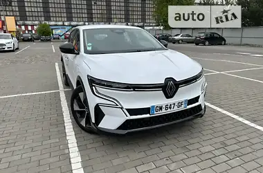 Renault Megane E-Tech Electric  2023 - пробег 5 тыс. км