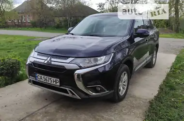 Mitsubishi Outlander 2019 - пробег 107 тыс. км