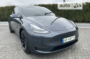 Tesla Model Y 2021 - пробіг 35 тис. км