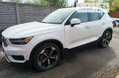 Volvo XC40 2018 - пробег 52 тыс. км