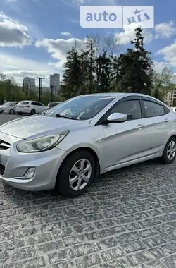 Hyundai Accent 2012 - пробіг 141 тис. км