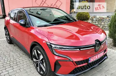 Renault Megane E-Tech Electric  2022 - пробег 32 тыс. км