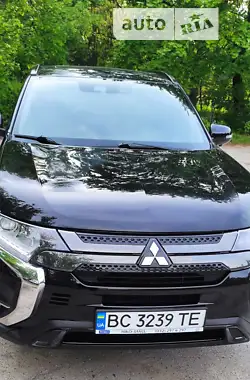 Mitsubishi Outlander 2020 - пробег 132 тыс. км