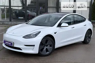 Tesla Model 3 2021 - пробіг 32 тис. км