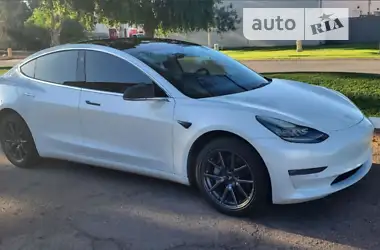 Tesla Model 3 2019 - пробіг 100 тис. км