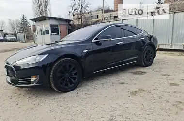 Tesla Model S 2013 - пробег 133 тыс. км