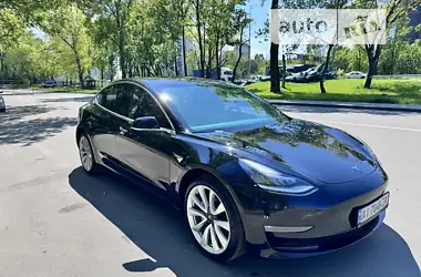 Tesla Model 3 2018 - пробіг 110 тис. км