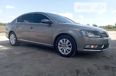 Volkswagen Passat 2011 - пробіг 246 тис. км