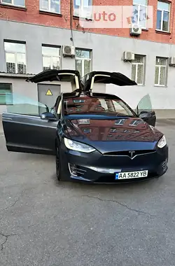 Tesla Model X 2017 - пробіг 88 тис. км