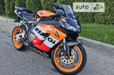 Honda CBR 1000RR 2005 - пробег 27 тыс. км