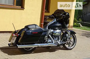 Harley-Davidson Street Glide 2017 - пробег 36 тыс. км