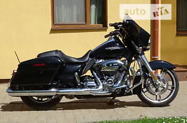 Harley-Davidson Street Glide 2017 - пробег 36 тыс. км