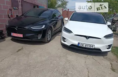 Tesla Model X 2018 - пробіг 160 тис. км