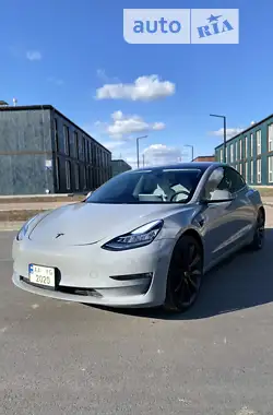 Tesla Model 3  2019 - пробіг 70 тис. км