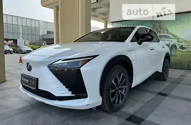 Lexus RZ 2023 - пробіг 4 тис. км