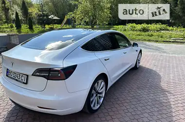 Tesla Model 3 2019 - пробег 42 тыс. км