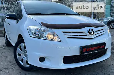 Toyota Auris 2012 - пробег 130 тыс. км