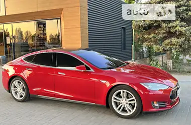 Tesla Model S 2016 - пробіг 104 тис. км