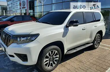 Toyota Land Cruiser Prado 2021 - пробіг 8 тис. км