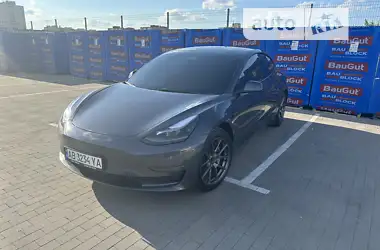 Tesla Model 3 2022 - пробег 8 тыс. км