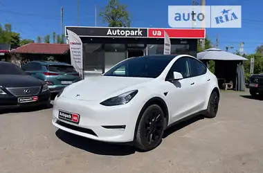 Tesla Model Y 2021 - пробіг 26 тис. км