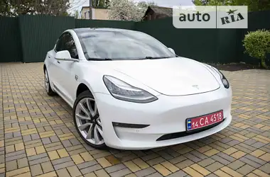 Tesla Model 3 2020 - пробег 43 тыс. км