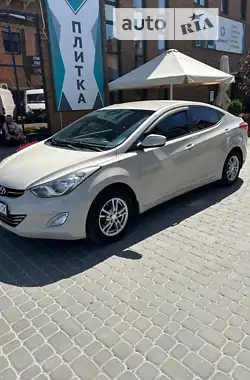 Hyundai Elantra 2011 - пробег 194 тыс. км