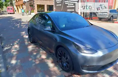 Tesla Model Y 2023 - пробіг 5 тис. км