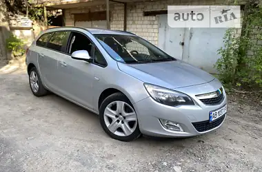 Opel Astra 2011 - пробіг 208 тис. км