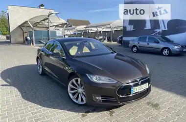 Tesla Model S 2012 - пробіг 217 тис. км