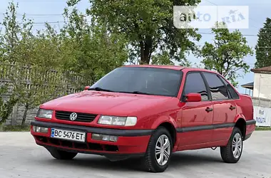 Volkswagen Passat 1994 - пробег 304 тыс. км