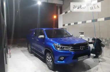 Toyota Hilux 2016 - пробег 176 тыс. км