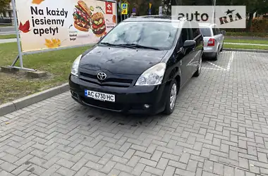 Toyota Corolla Verso 2006 - пробег 200 тыс. км